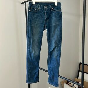 Levi Men’s straight leg stretchy jean. Size W30 L32.
